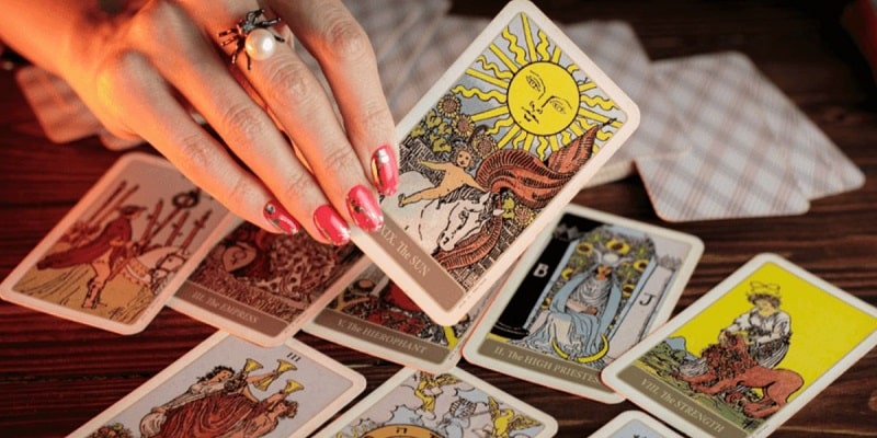 Cách chơi bài Tarot cơ bản cho người nhập môn